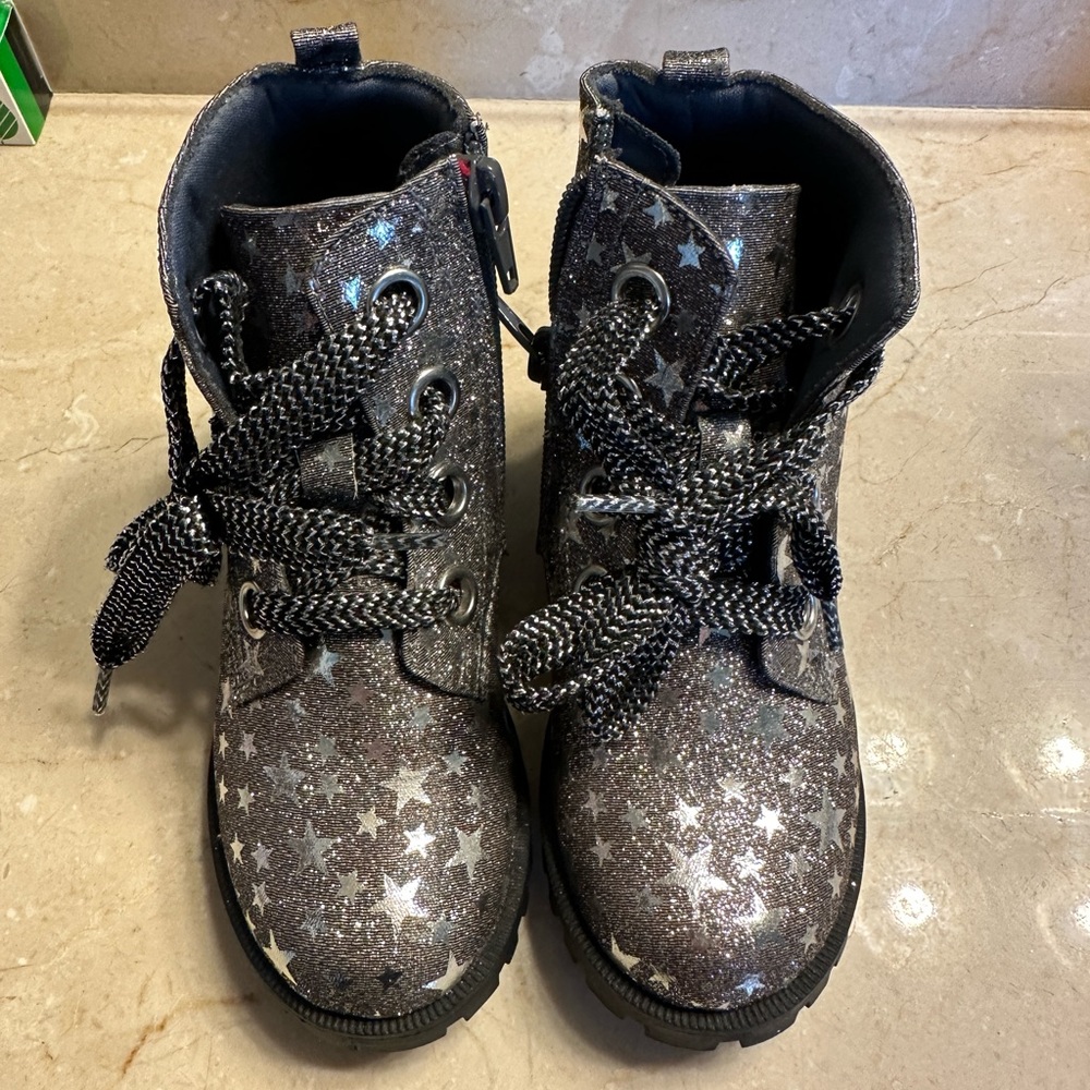 Kids boots, size 9